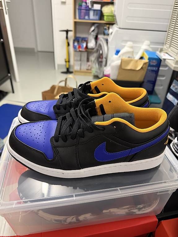 Scarpe da uomo: Nike Air Jordan 1 Lakers – Nuovo (secondo la descrizione) da Langenthal venduto da Whiked23