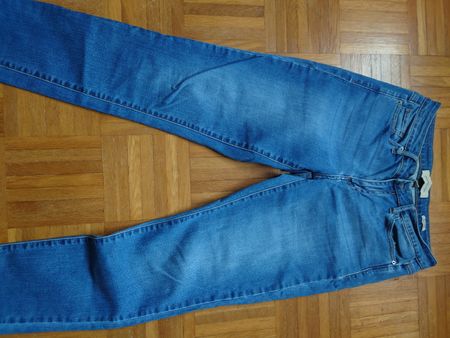 2 paia di Jeans. 1 Armani Jeans, 1 Calvin Klein