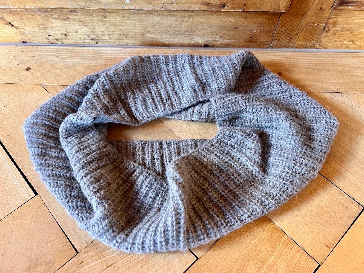 Foulard & Sciarpe: Loop Schal aus Wolle – Usato da Zürich venduto da 411osmanbey 1