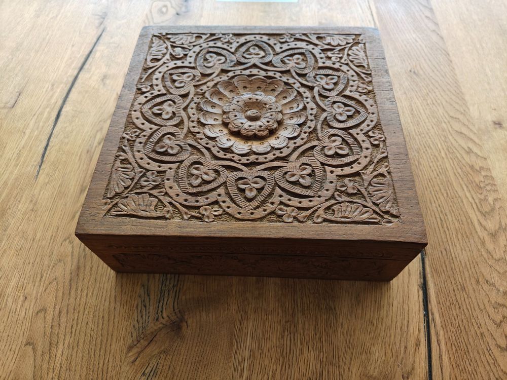 grosse-handgeschnitzte-holzschatulle-schmuckbox-deko-box-gebraucht