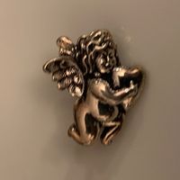Amor, Engel-Brosche mit Herz, neu, silbrig