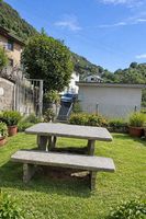 Tavolo in sasso da giardino