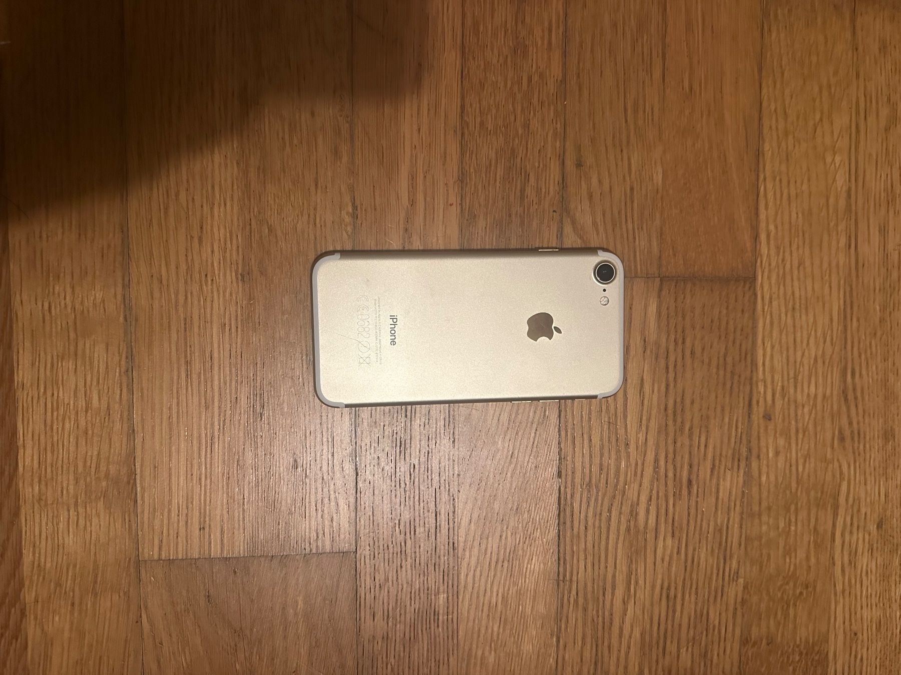 Apple Telefoni cellulari / Smartphones: iPhone 7, Gold, – Usato da Oetwil am See venduto da mar_n2zm 1