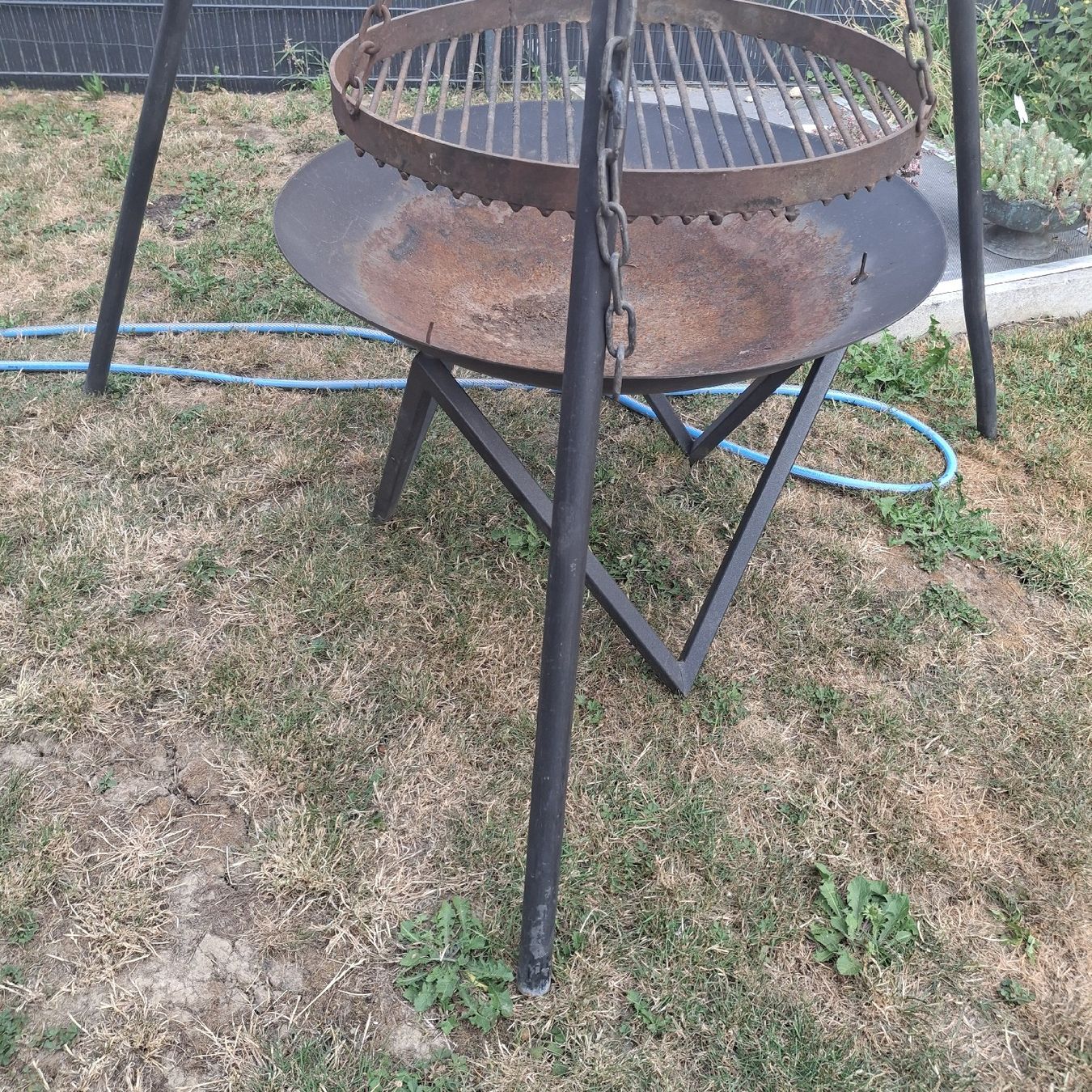 Bracieri: Grillgestell mit Feuerschale und Rost, Durchmesser 80cm – Usato da Tuttwil venduto da Daisy75 2
