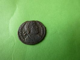 uralte Bronzemünze  19 mm  1.66  g