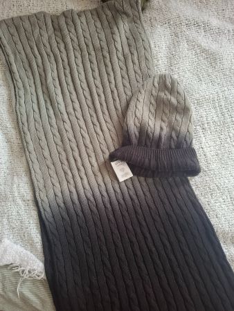 écharpe et bonnet de marque Guess jamais portés