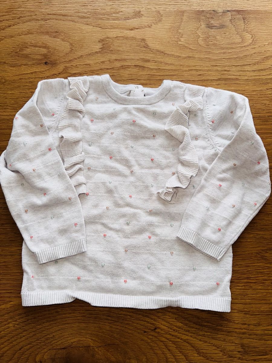 Pullover & Sweatshirts: Süsser Baby Pullover mit Rüschen, Grösse 92 Top Zustand – Gebraucht aus Wettingen von hak_52m8