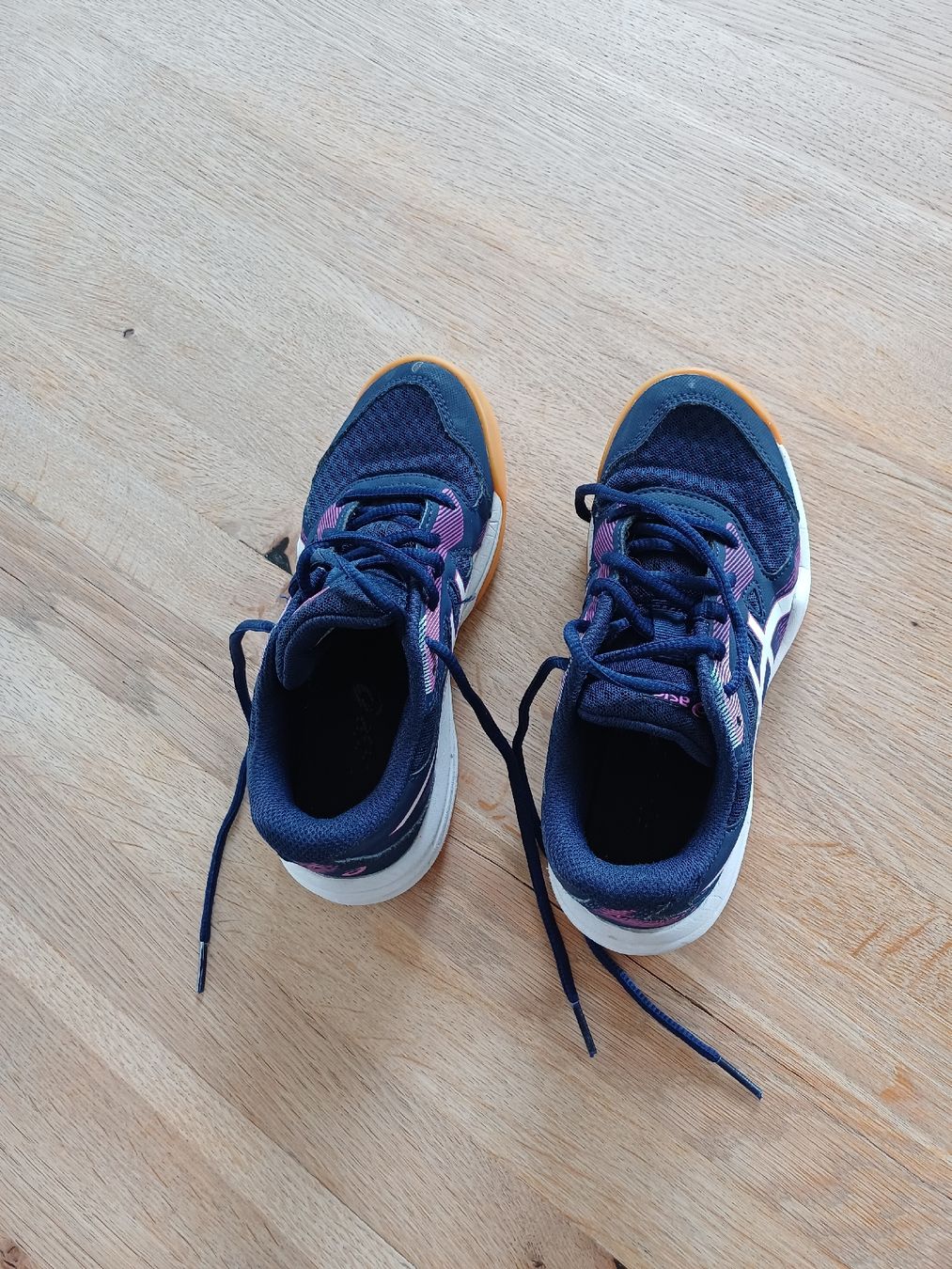 Asics Scarpe per ragazzi: Chaussures de sport taille 32.5 Asics – Usato da Epalinges venduto da bantille 1