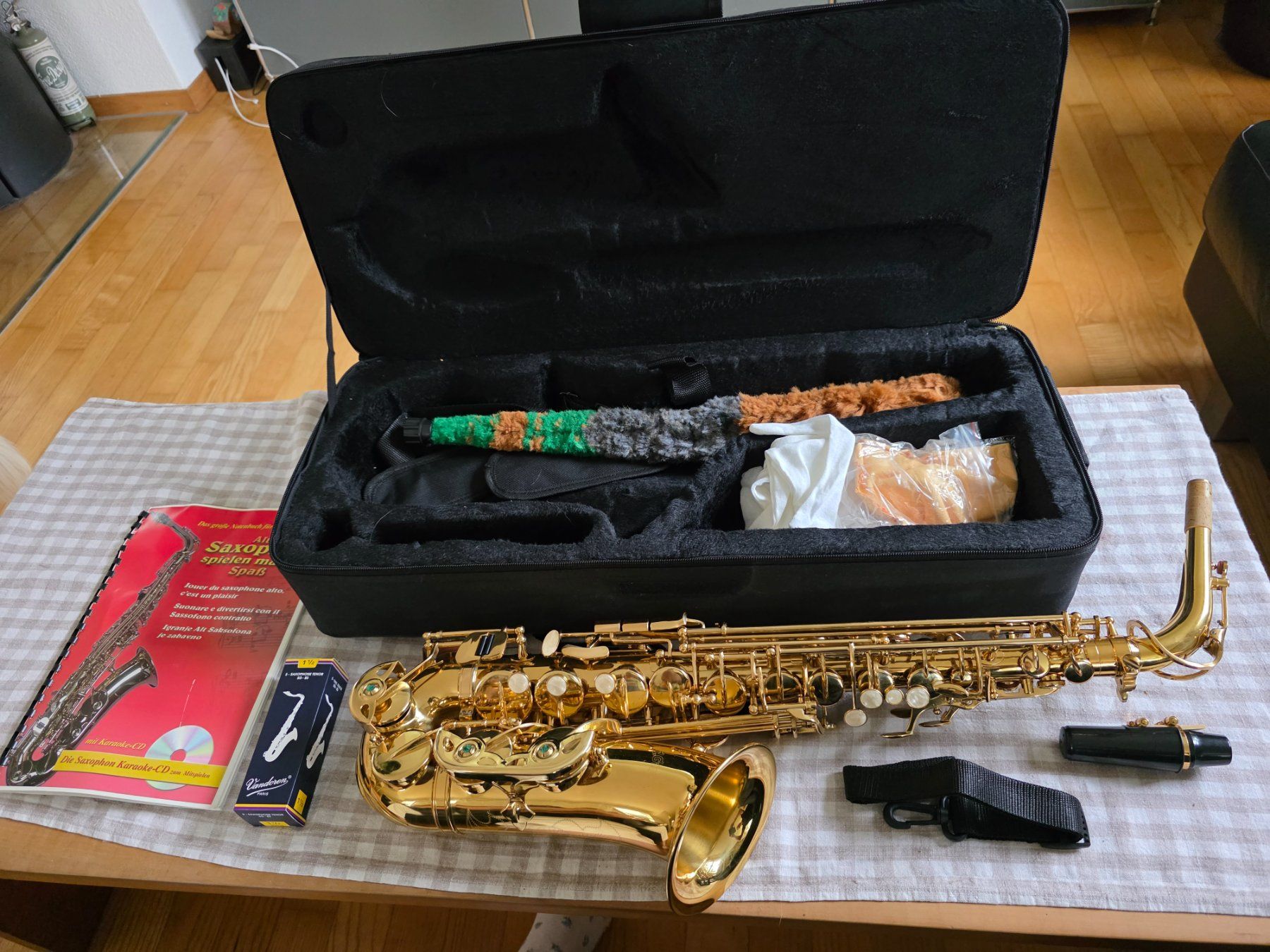 C.Giant Strumenti musicali: Altsaxophon von C. Giant mit Koffer – Usato da Winterthur venduto da Marcello66