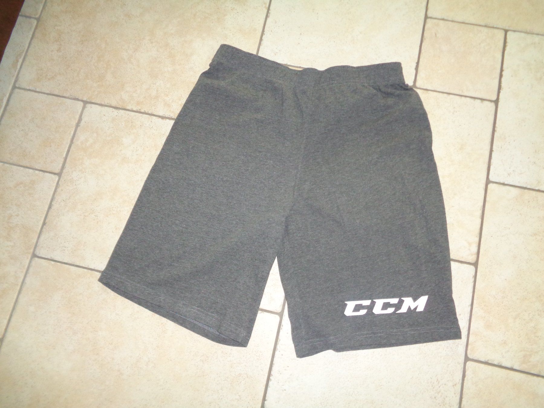 Ccm Pantaloni: Sporthose  CCM  Grösse L – Usato da Kreuzlingen venduto da Robi-2003