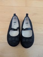 Mädchen Ballerinas/Schuhe Schwarz mit Schlaufe– Gr. 22 (H&M)