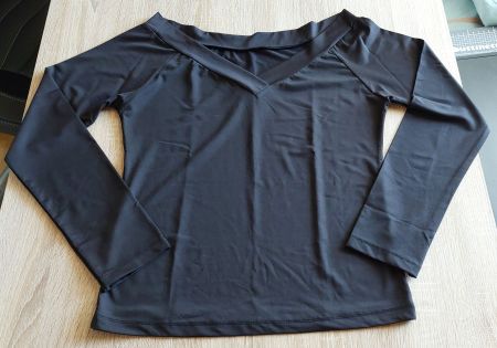 Schickes schwarzes Langarmshirt, Grösse S/M - Top Zustand!