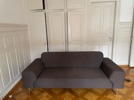 Braunes Sofa mit Chromstahlfüssen