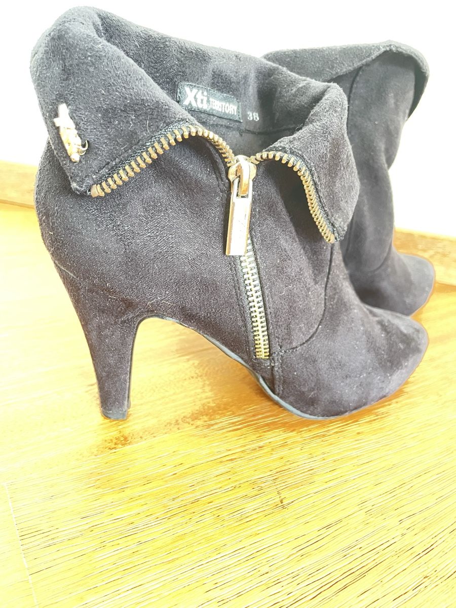 Scarpe da donna: Stiefeletten  – Usato da Ennetbürgen venduto da scriccolo 2