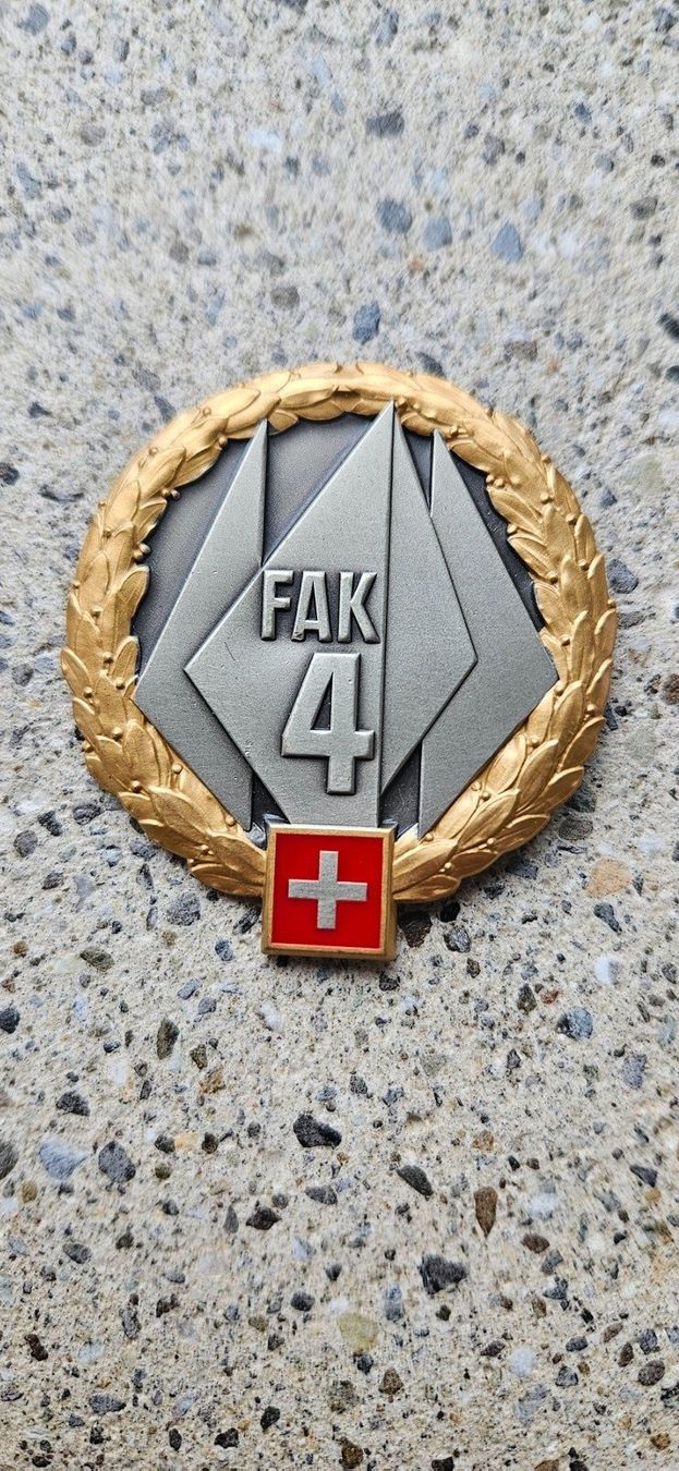 Schweizer Armee Placchette & Badge:  *** Beretemblem Gold Offizier Schweizer Armee ***  – Nuovo (secondo la descrizione) da Riedholz venduto da fr_sIruP