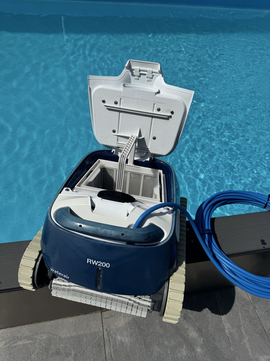 Dolphin Accessori per Piscine: Maytronics Dolphin RW 200 Pool-Reinigungsroboter – Usato da Horriwil venduto da kreidlerkari 4
