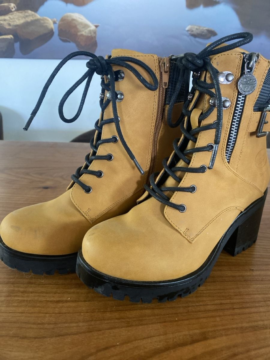 Scarpe da donna: Stiefel Dockers Senfgelb – Usato da Beinwil (Freiamt) venduto da Sunshineinthemorning
