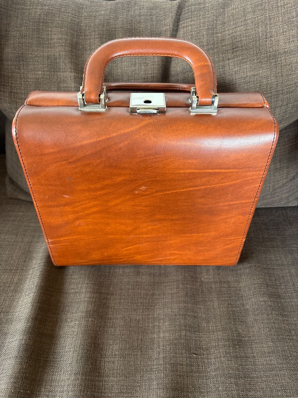 Valigie: Kleiner Koffer Vintage – Usato da Genève venduto da Livsonman