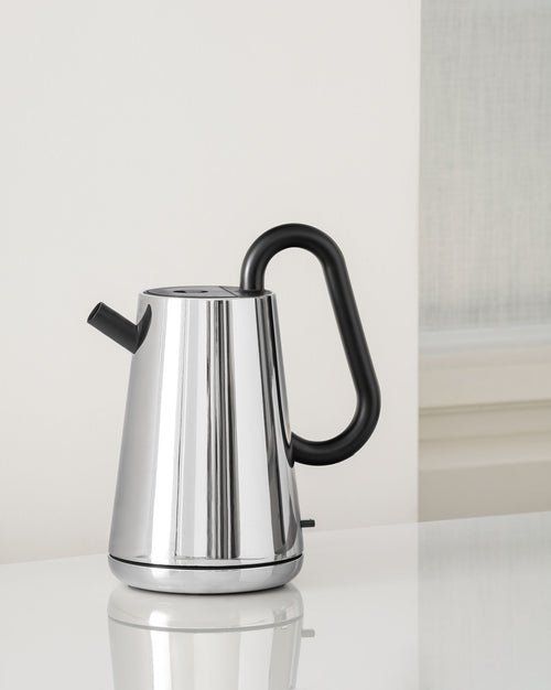 Alessi Bollitori: Alessi Toru Wasserkocher Kettle 1.7L – Nuovo e nell'imballaggio originale da Zürich venduto da VanJensen 1