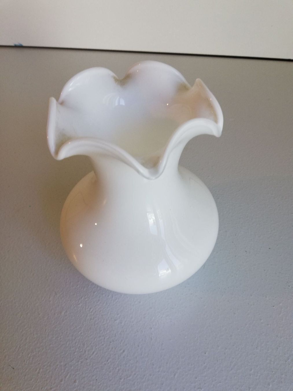 Vasi & Recipienti: Vase Glas Weiss – Nuovo (secondo la descrizione) da Zuerich venduto da lichti