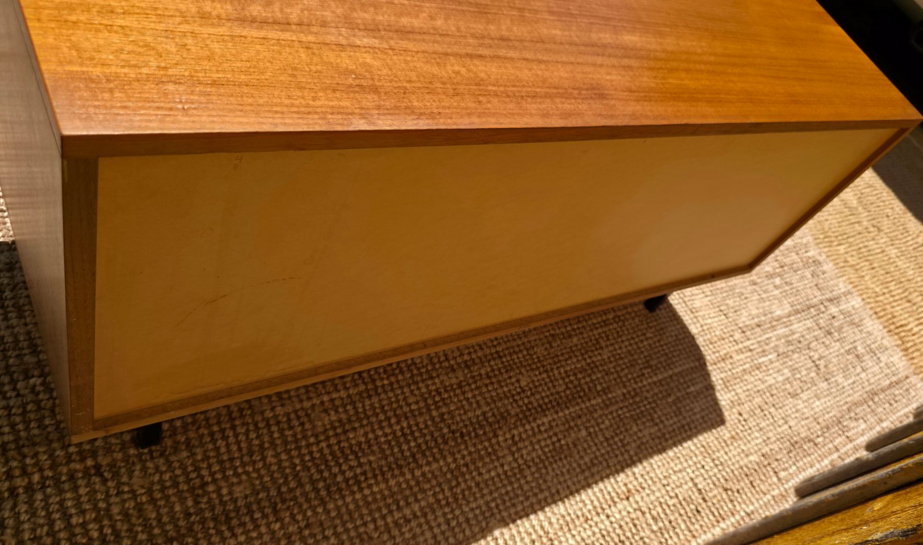 Cassettiere: Mid Century  Minimalist Sideboard Nussbaum – Usato da Haslen AI venduto da Vintagelix 6