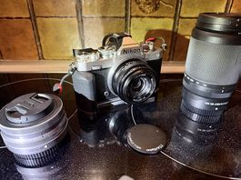 Nikon Z fc mit 3 Objektiven & Zubehör