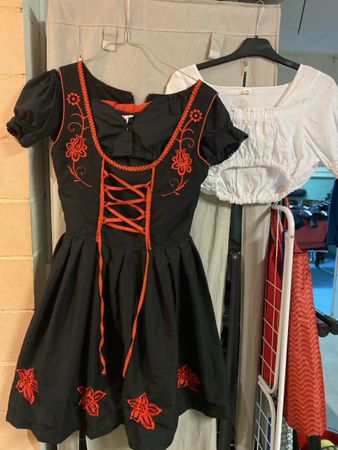 Dirndl Fuchs Trachtenmoden schwarz rot Grösse M