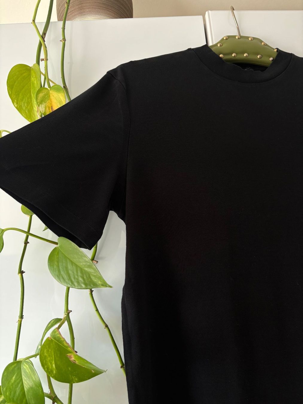 Cos T-shirt: COS schwarzes T-Shirt Gr. S – Usato da Zürich venduto da missmodernage 1