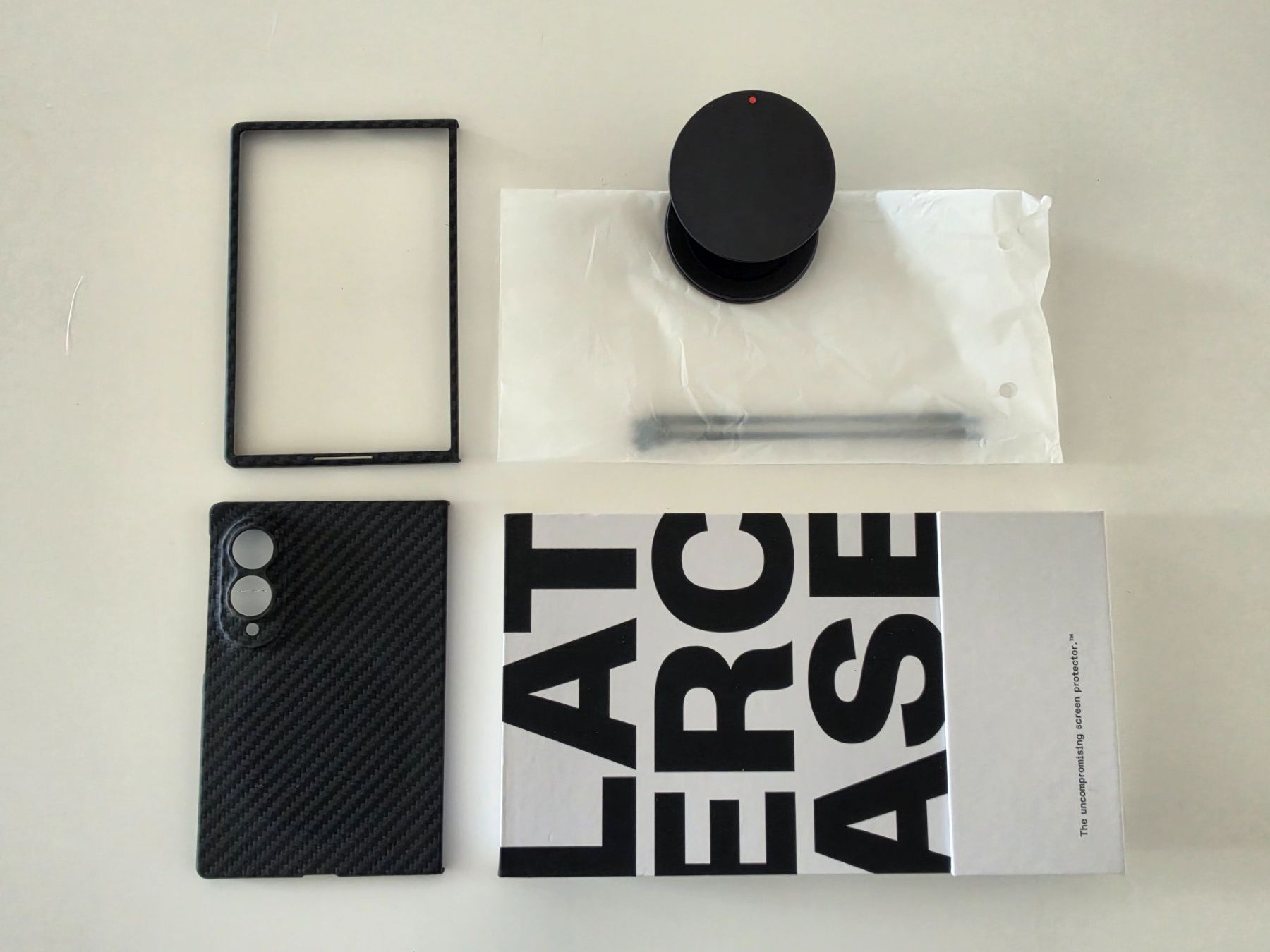 Coques & Protection écran: Latercase + screen protector + Samsung stand for Fold 8 – D'occasion à Zürich par agirardello