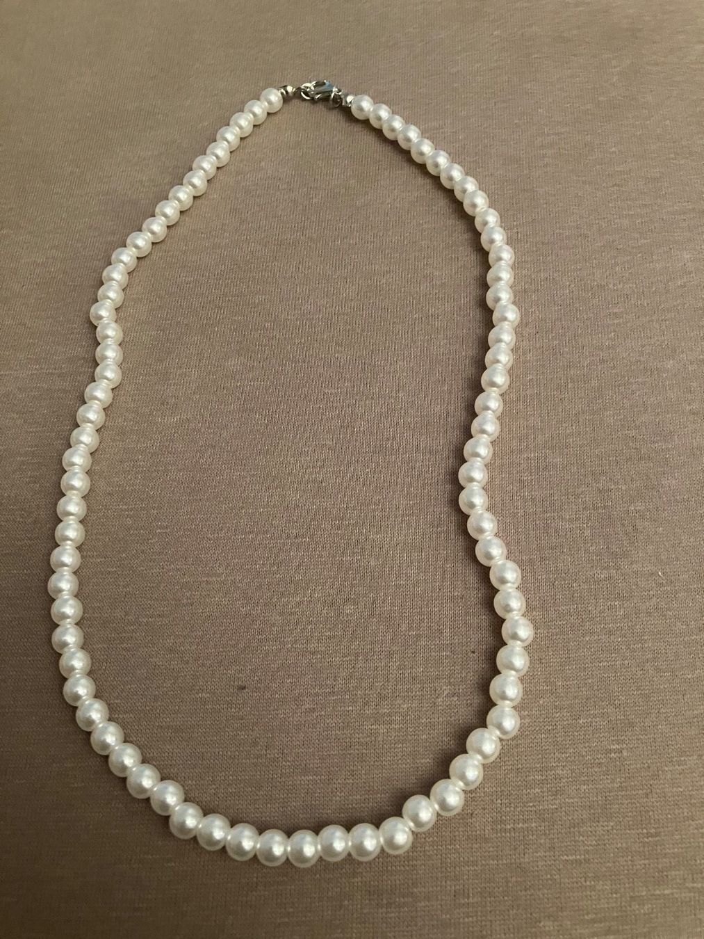 Ketten: Einfache elegante weisse Imitationsperlenkette, L 45cm, neu – Neu (gemäss Beschreibung) aus Affoltern am Albis von Dlotti 1