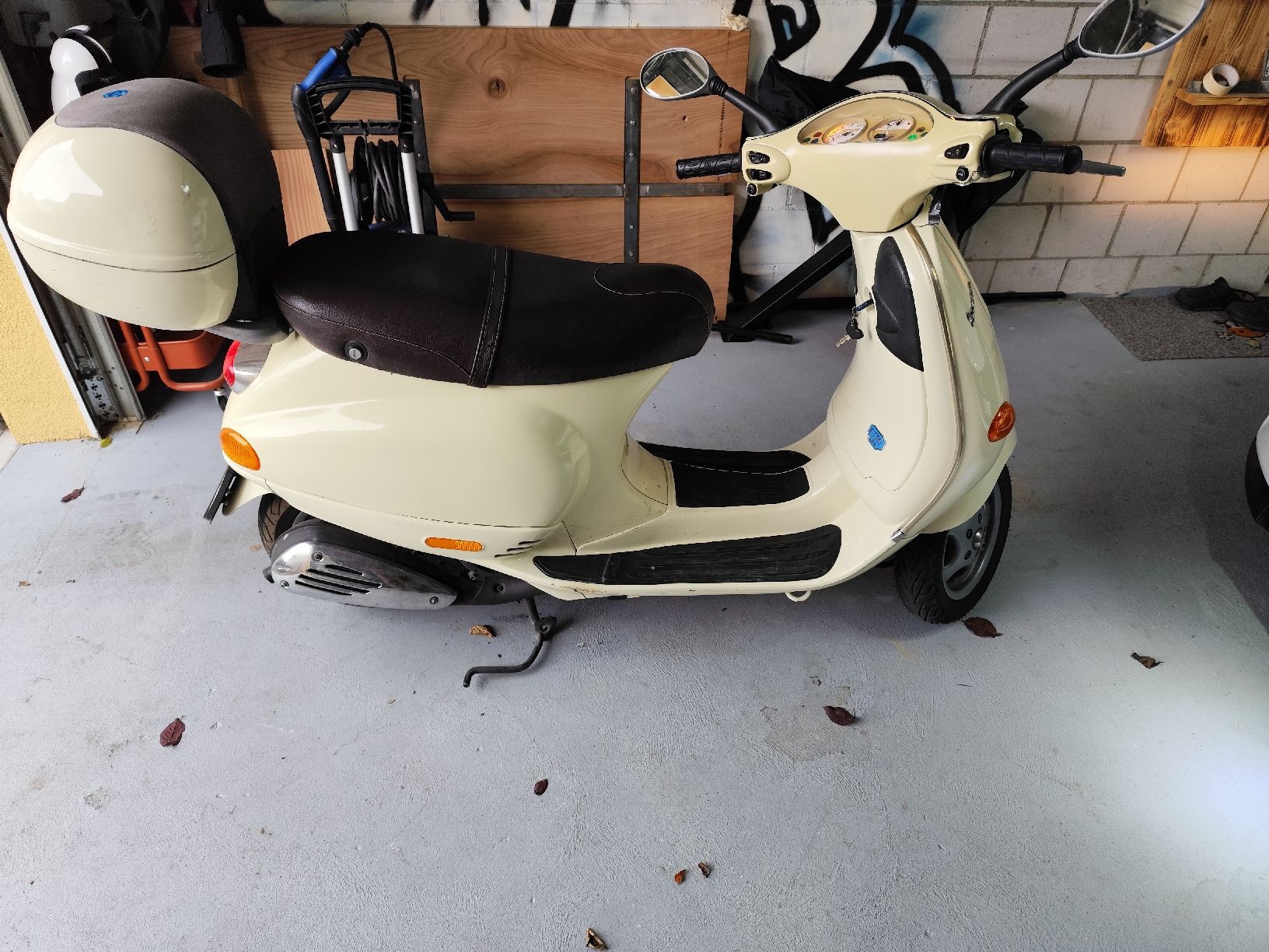 Piaggio Scooter: Top Piaggio Vespa Roller,beige,Topcase,6'550 – Usato da Metzerlen venduto da Susii80 2