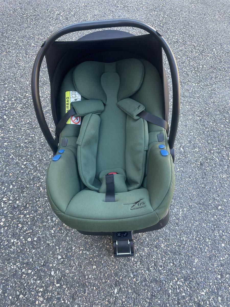 Seggiolini per auto: Siège auto TFK by Avionaut vert avec base fixe  – Usato da Sion venduto da adr_w2hk 2