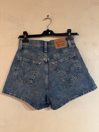 Shorts Levi's High Waisted Mom taille 25 