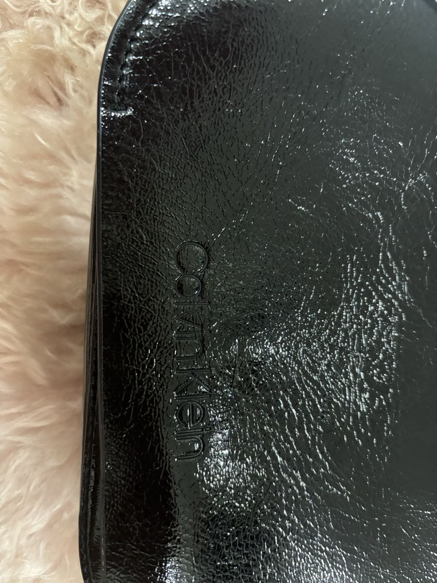 Calvin Klein Borse da donna: Calvin Klein Tasche Lackleder Schwarz mit Staubbeutel – Usato da Tann venduto da Dina.q 7