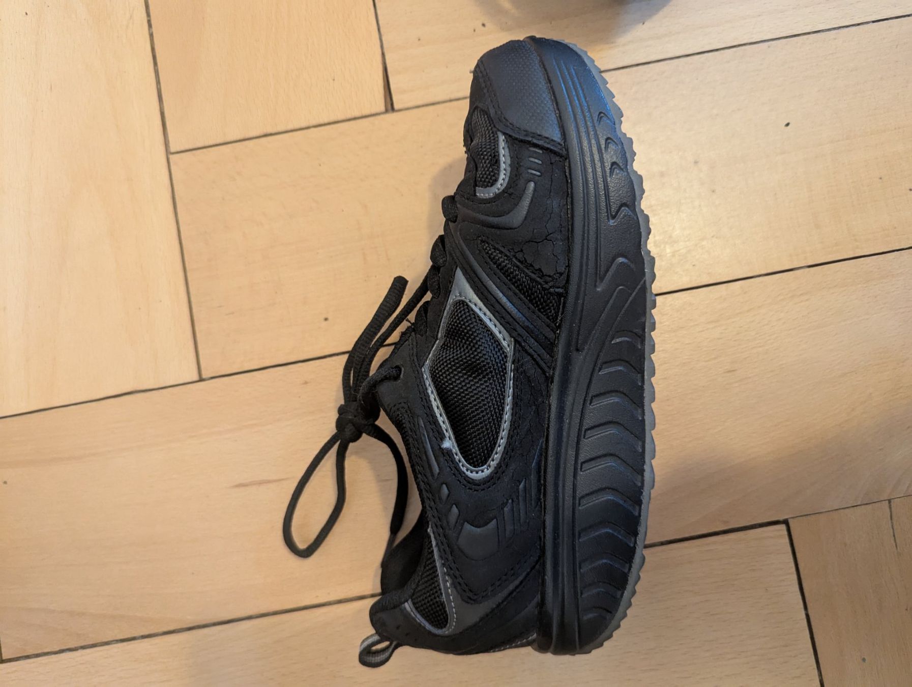 Graceland Scarpe da donna: Baskets noires, semelle déroulante, T37 – Usato da Lausanne venduto da Nchiva 1
