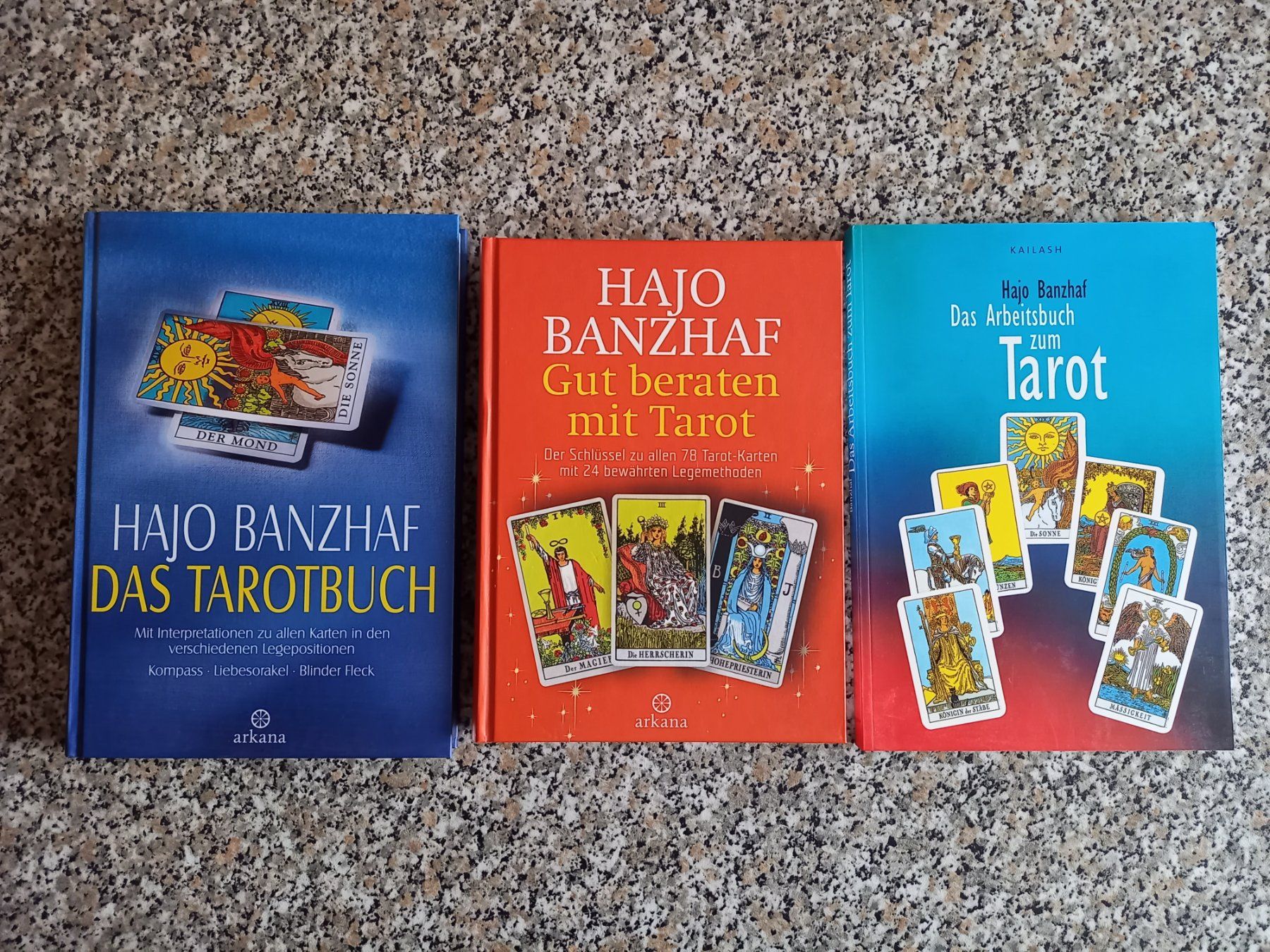 Bücher: 8 Tarot Bücher – Gebraucht aus Reinach AG von cosmiceddie