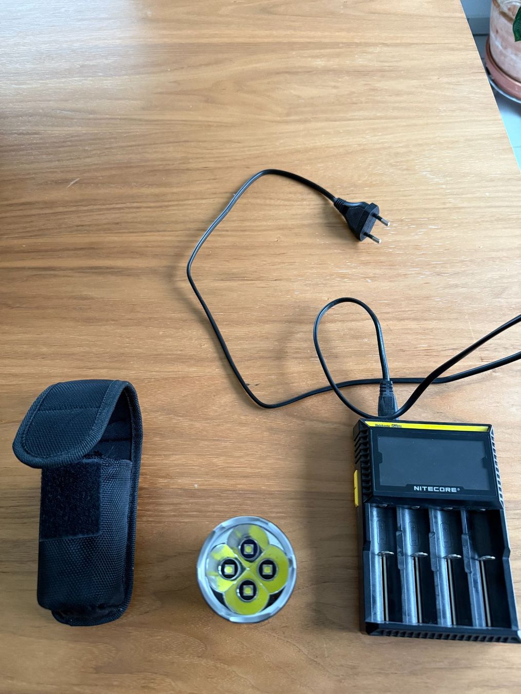 NiteCore Lampes: Taschenlampe Nitecore TM06 Tiny Monster – D'occasion à Schneisingen par Tomthedragon 1