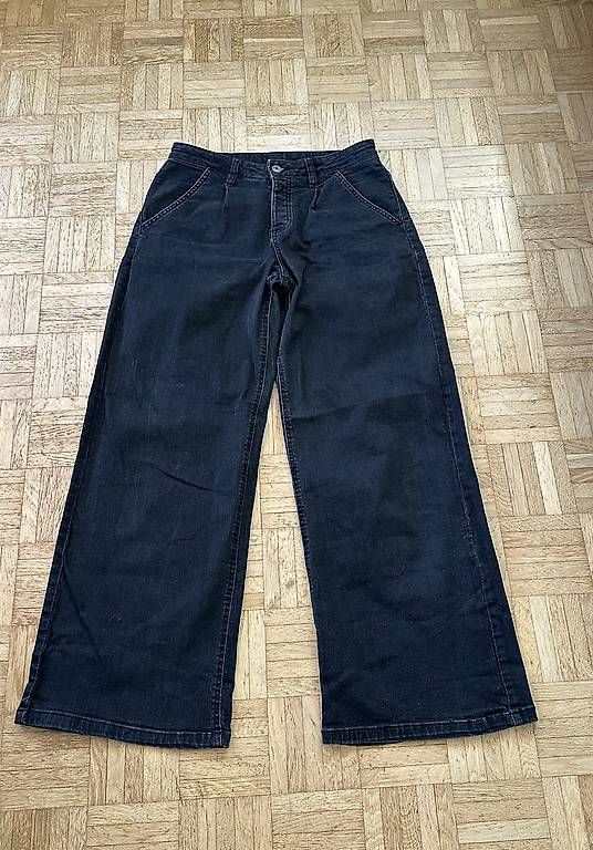 Jeans: Schwarze Jeans mit seitlichen Eingriffstaschen Gr.38  – Usato da Stäfa venduto da DearDarling 2