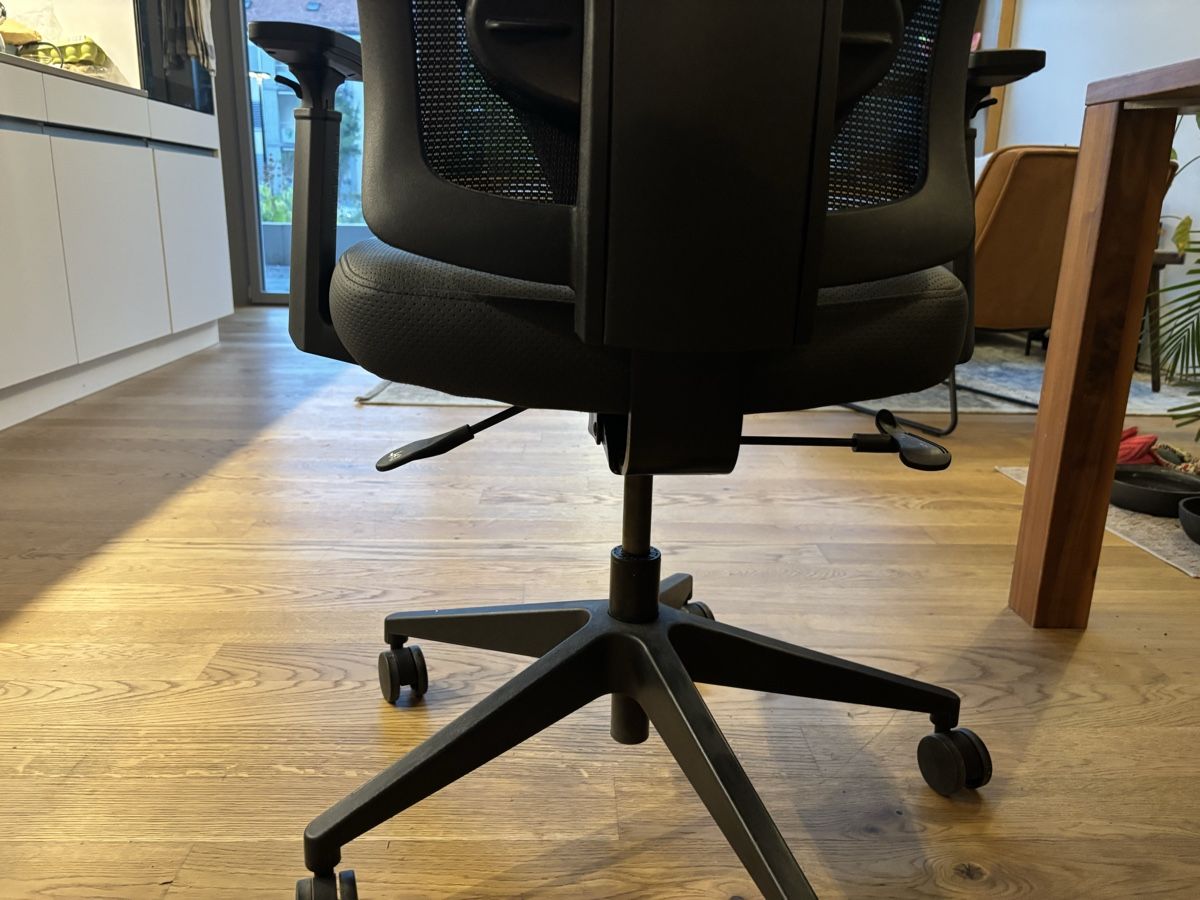 Stühle: Office Chair THUNDERX3 Black Mesh – Gebraucht aus Zürich von thi_q6gn 3