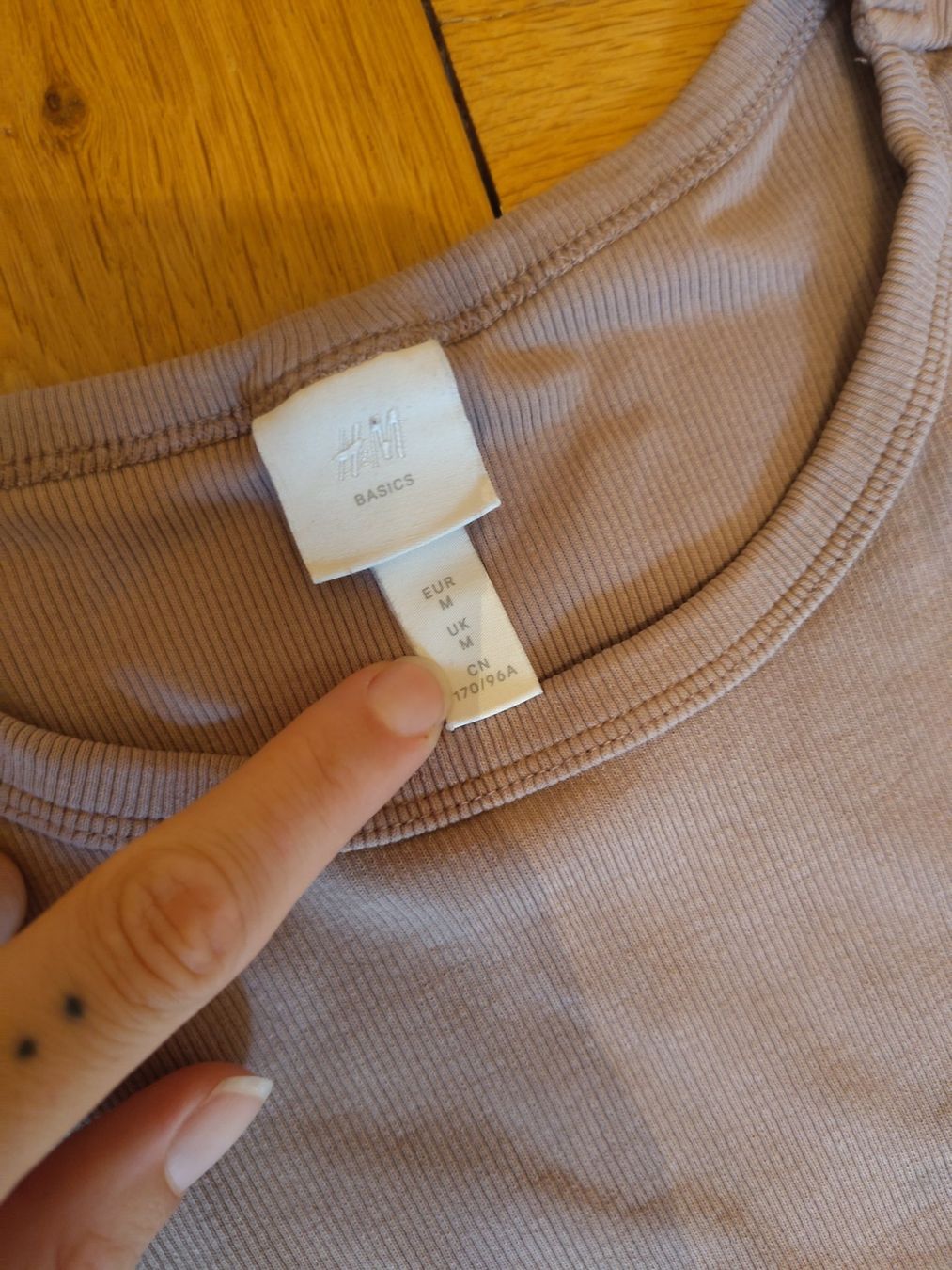 H&M T-shirts: T-Shirt – D'occasion à Bern par Linii 2