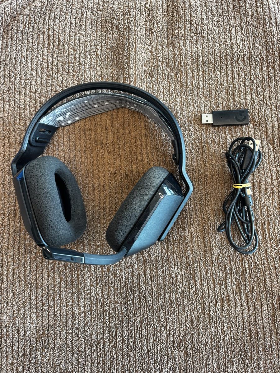 Logitech Cuffie: Logitech G G733 Lightspeed, Wireless Gaming Headset, Schwarz – Usato da Oberhofen Thun'see venduto da luk_jdd9