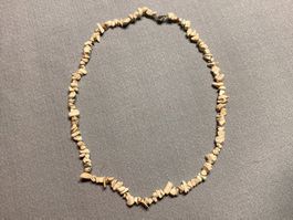 Schöne zeitlose Edelstein Splitterkette; Howlith