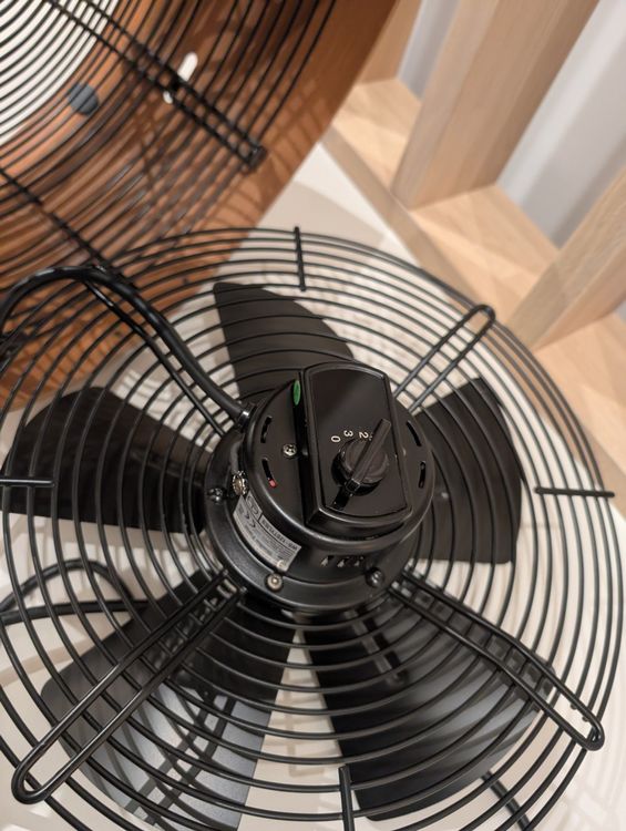 Stadler Form Ventilatoren: Ventilateur design STADLER FORM bois et métal, 3 vitesses 👌 – Neu (gemäss Beschreibung) aus Collombey von moribana 2