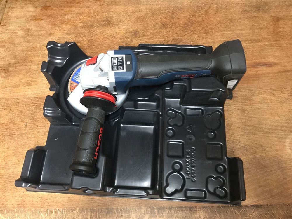 Bosch Professional Akku-Winkelschleifer GWS 18V-180 P Solo Mit Zubehör