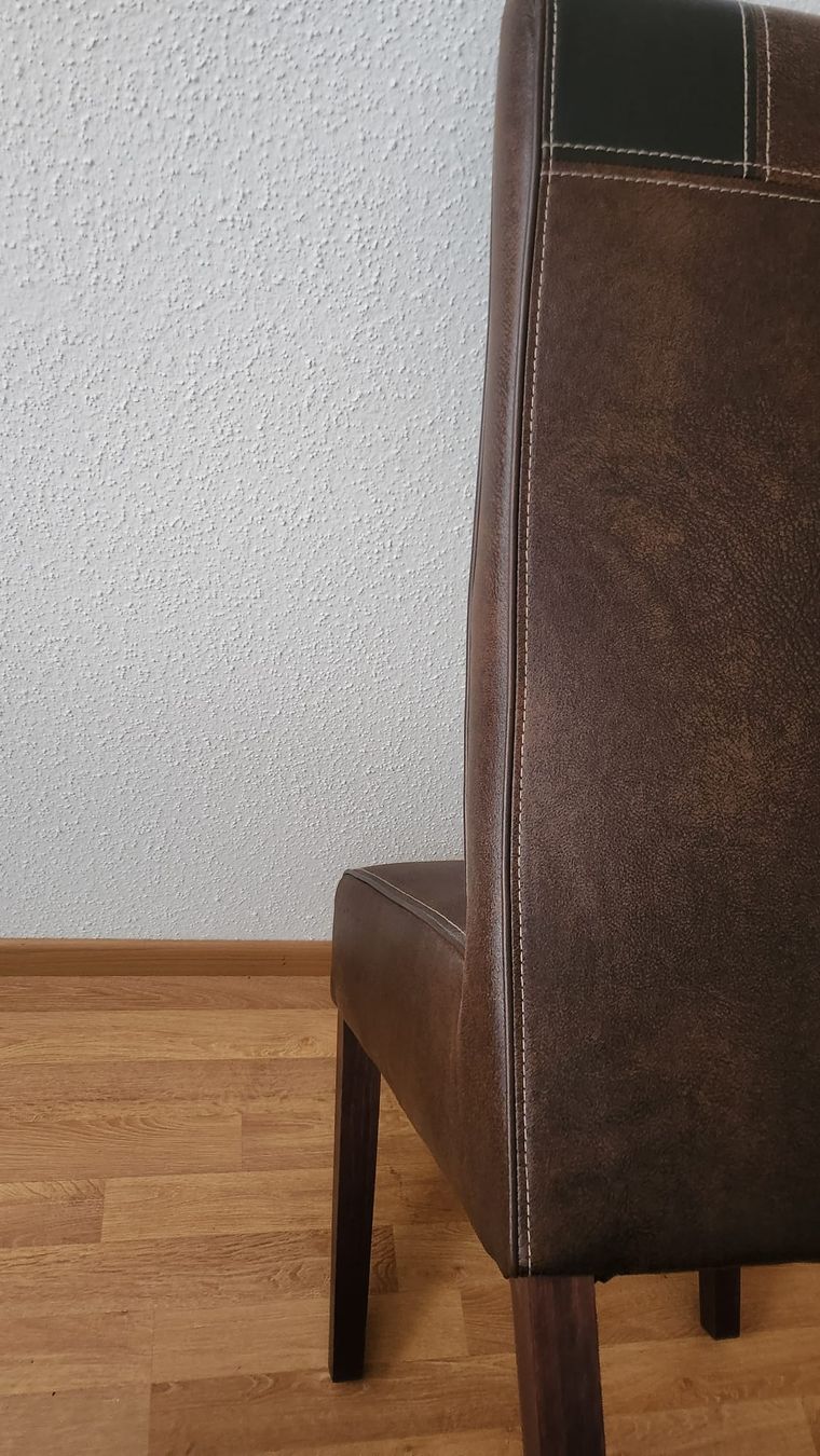 Set de table et chaises: Esstisch Granit mit 4 Lederstühlen  – D'occasion à Steinhausen par cem_8wkq 7
