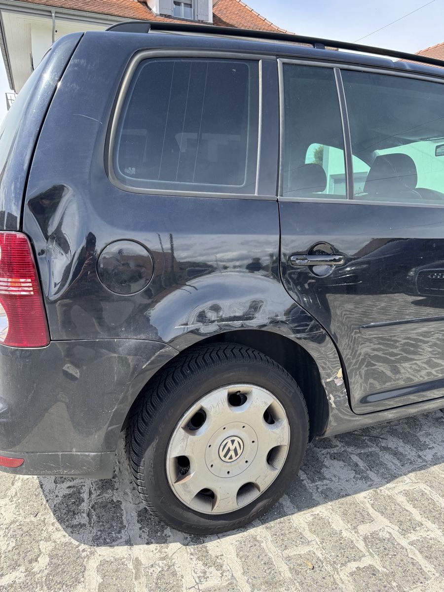 VW Automobili: vw touran 2.0 tdi – Usato da Corcelles-pres-Payerne venduto da ner_6p6k 8