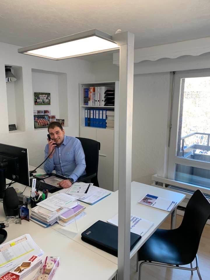 Lampes: LED Büro Stehlampe mit Sensor – Neuf avec emballage d'origine à Locarno par Businesstrading