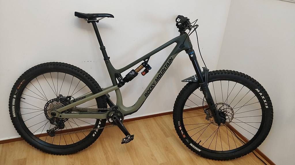 Rocky Mountain Bicycles Velos: VTT Rocky Mountain Altitude 29'' Carbon/Enduro/Taille L – Gebraucht aus Chexbres von fondueaufromage
