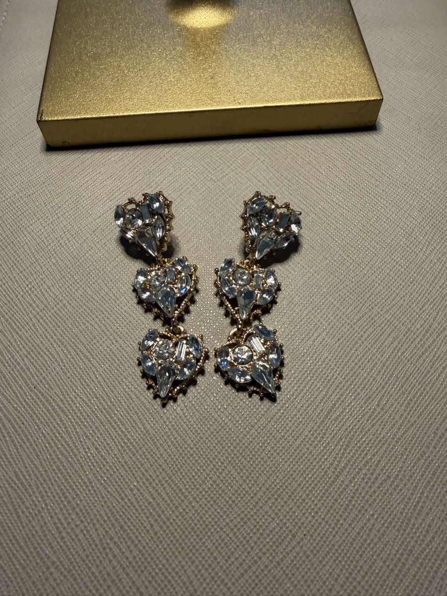 Ohrringe & -stecker: Ohrhänger Herzform mit Schmucksteinen goldfarben – Neu (gemäss Beschreibung) aus Chur von Mity88