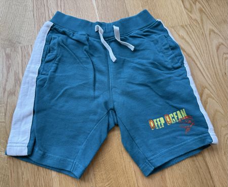 Short garçon, taille 98, parfait pour l'été!